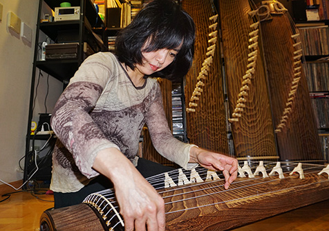 低音とコード対応を可能にした二十一絃エレクトリック箏(1)